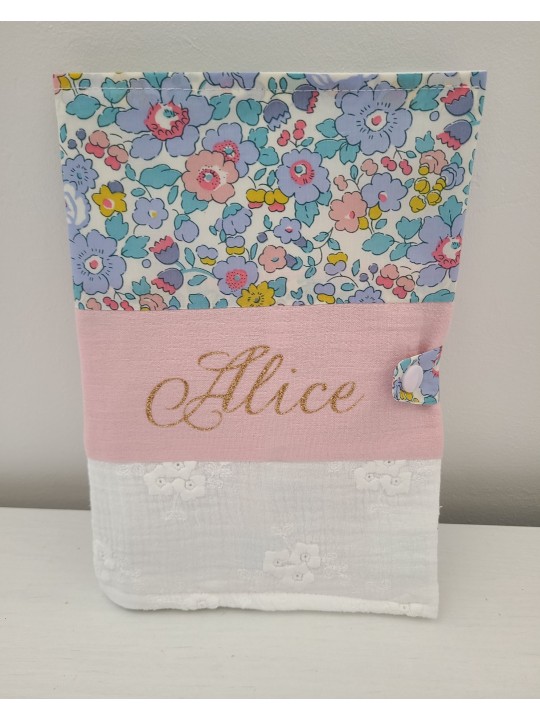 Protège carnet de santé romantique liberty Betsy, broderie anglaise et double gaze personnalisable