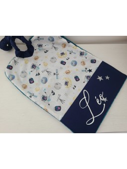 Grande serviette élastiquée et personnalisée pour maternelle en coton thème espace