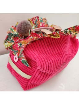 Trousse de toilette personnalisée en velours framboise et froufrou liberty