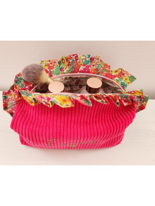 Trousse de toilette personnalisée en velours framboise et froufrou liberty