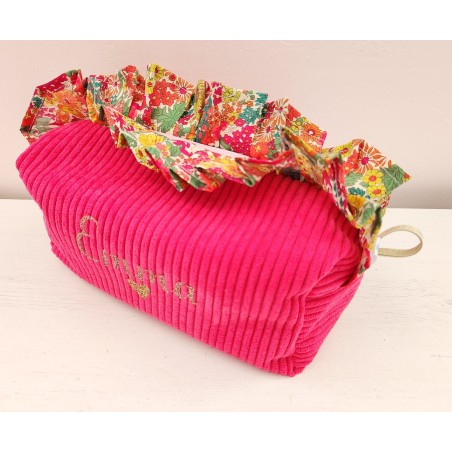 Trousse de toilette personnalisée en velours framboise et froufrou liberty