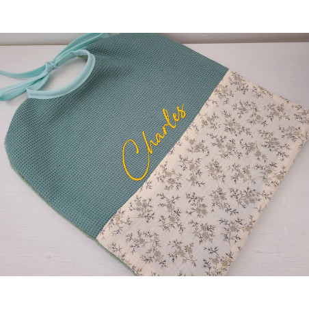 Bavoir personnalisé en double gaze fleurie / éponge de bambou
