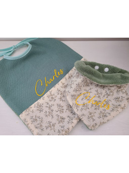 Bavoir personnalisé en double gaze fleurie / éponge de bambou