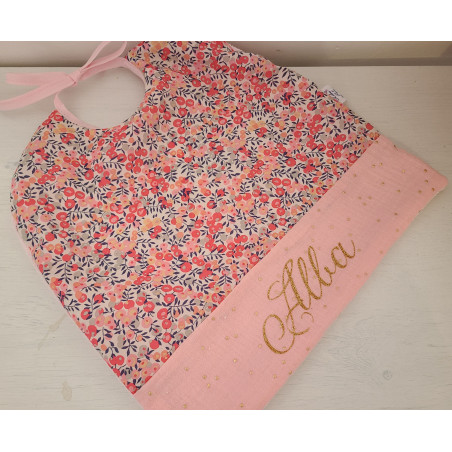 Bavoir personnalisé en liberty Wiltshire pois de senteur / éponge