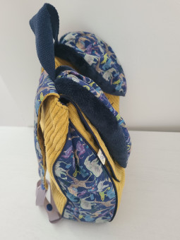 Sac à dos petit lapin maternelle / crèche velours et liberty animaux personnalisé