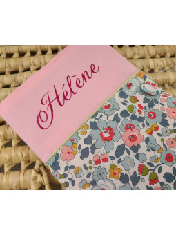 Protège carnet de santé liberty Wiltshire pois de senteur et couronne florale personnalisable avec prénom