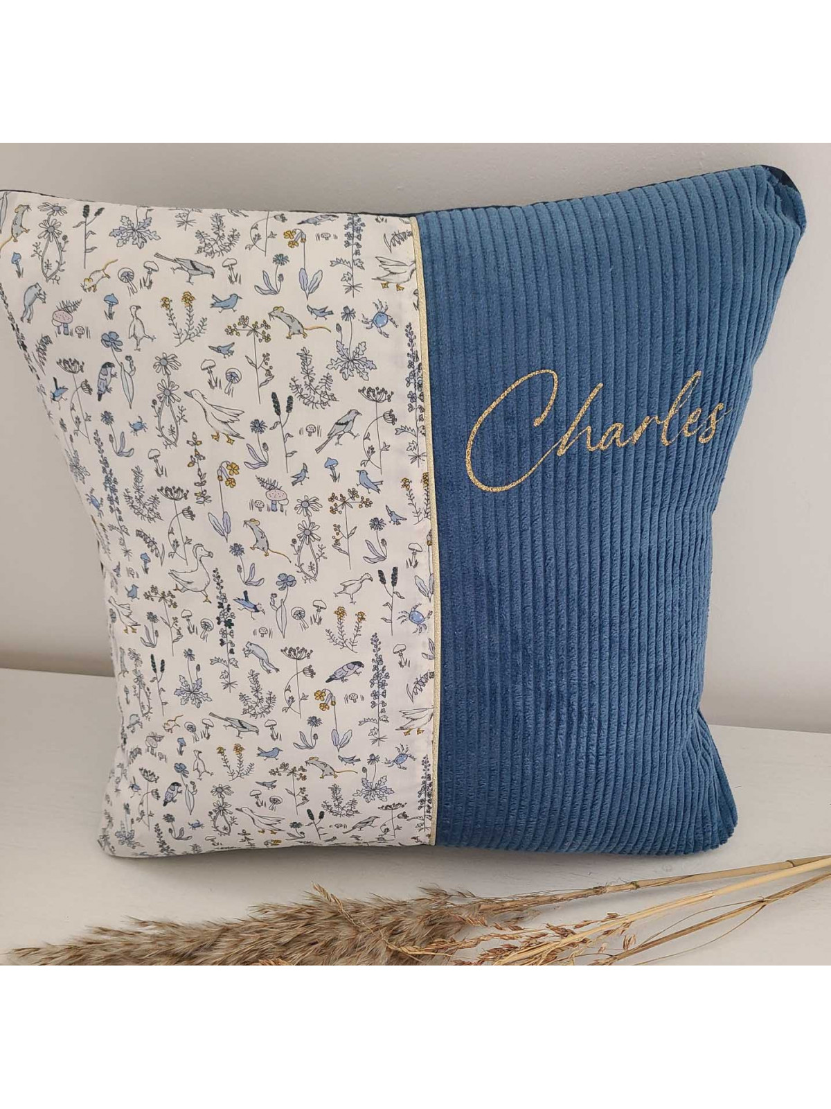 Coussin personnalisé 40x40 cm liberty Theo et velours (ou coussin de sieste)