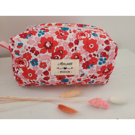 Trousse de toilette en liberty Betsy cerise matelassée